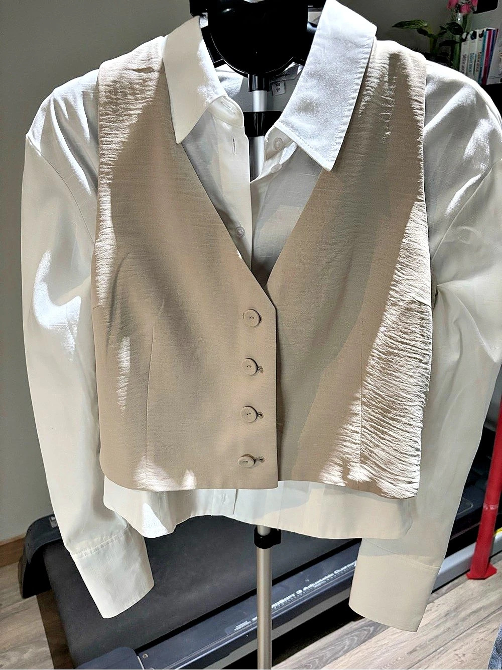 Reitmans White Button-Front Blouse with Vest Size Small